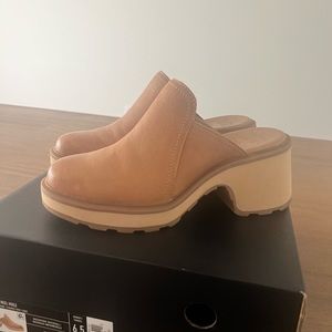 Women’s sorel clogs